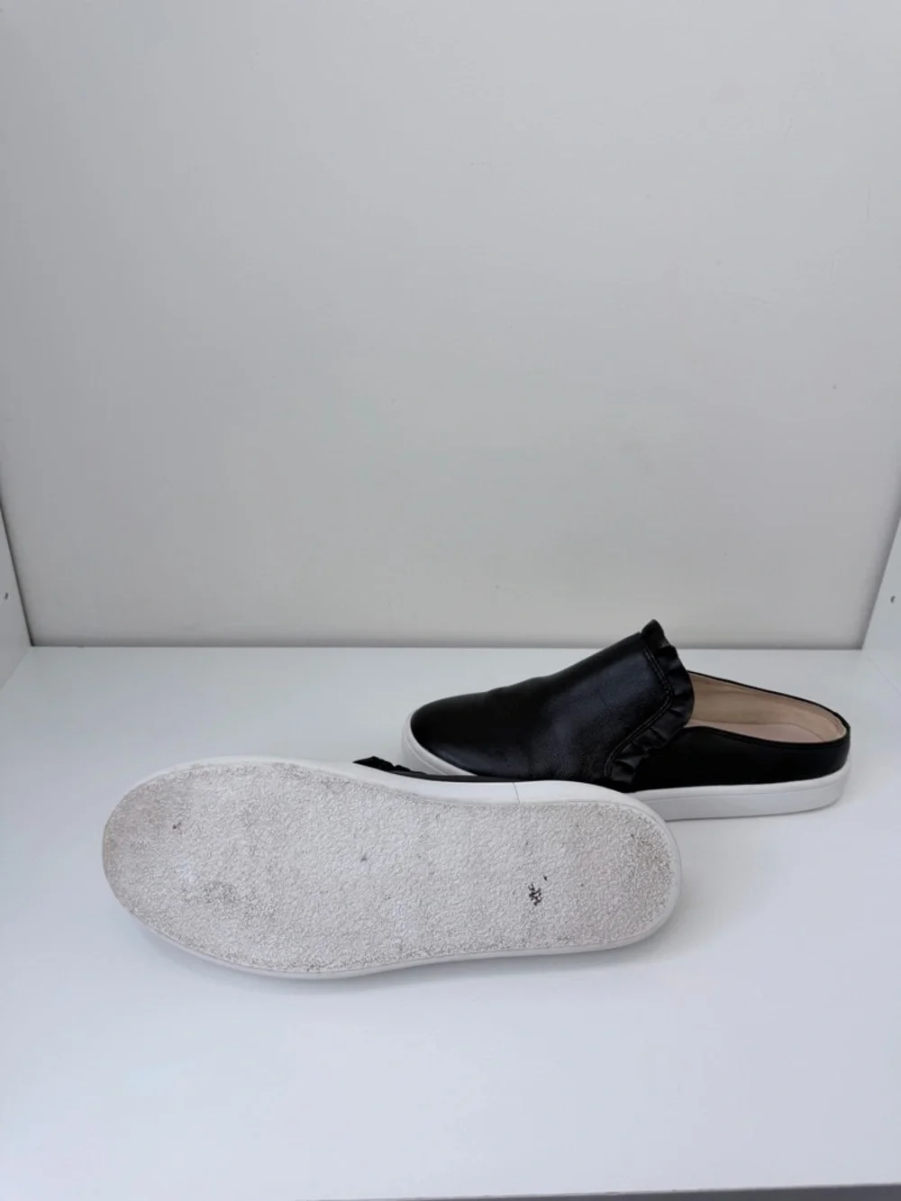 Kate Spade New York Luna Leather Scalloped Accent Mules Sneakers Feminine